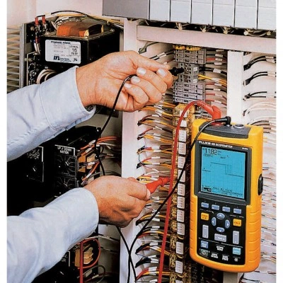 Осциллограф FLUKE 123 Осциллограф FLUKE 123