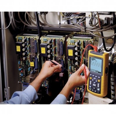 Осциллограф FLUKE 124 Осциллограф FLUKE 124